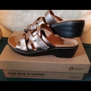 Women's Clarks Karli Metallic Sandals Size 8